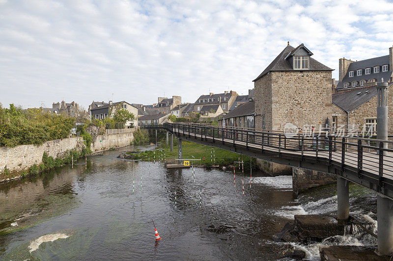 Guingamp, Trieux上的人行桥